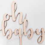 Oh baby wood caketopper +€7,50