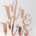 Mr & Mrs gold caketopper +€7,50